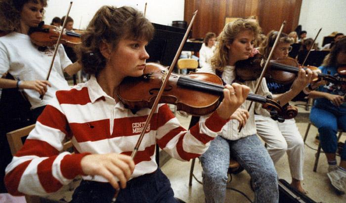 Students playing violins.